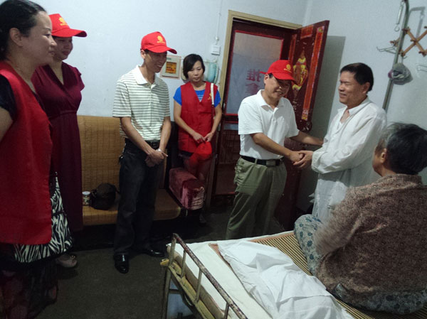市中醫(yī)院衛(wèi)生志愿服務(wù)隊(duì)走進(jìn)紅太陽(yáng)社區(qū)