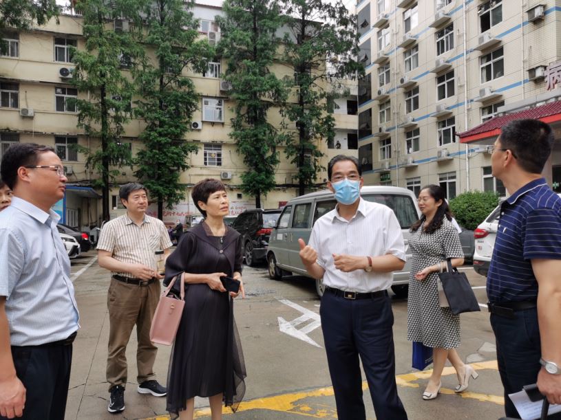 河南省衛(wèi)健委副主任張智民在信陽(yáng)市中醫(yī)院調(diào)研支持大別山老區(qū)加快振興發(fā)展工作
