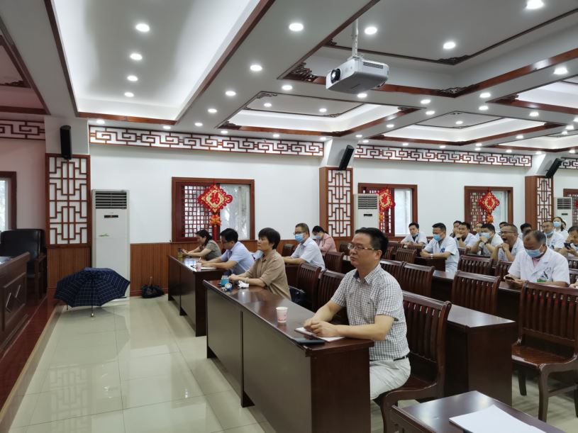 信陽(yáng)市中醫(yī)院召開(kāi)第二季度醫(yī)療質(zhì)量點(diǎn)評(píng)大會(huì)