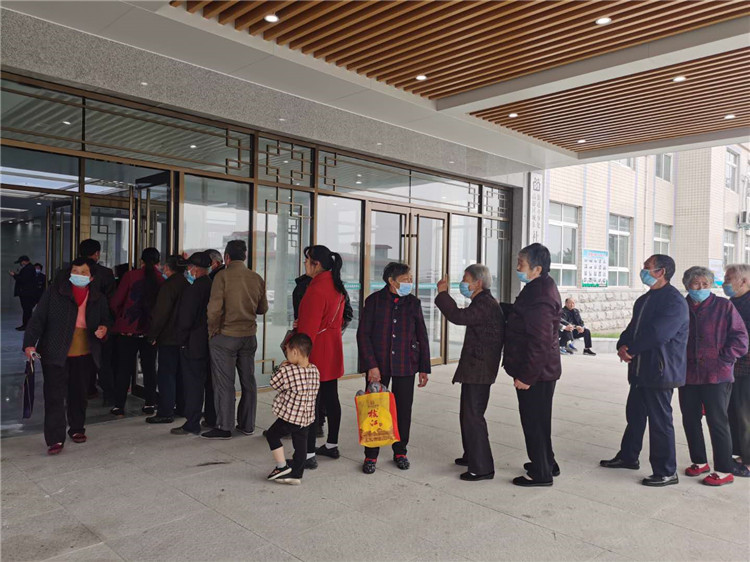 信陽市中醫(yī)院城東辦事處社區(qū)衛(wèi)生服務中心開展老年人免費體檢活動